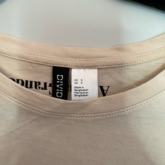 H&M Ariana Grande Tee - Small - Picture 3 of 4